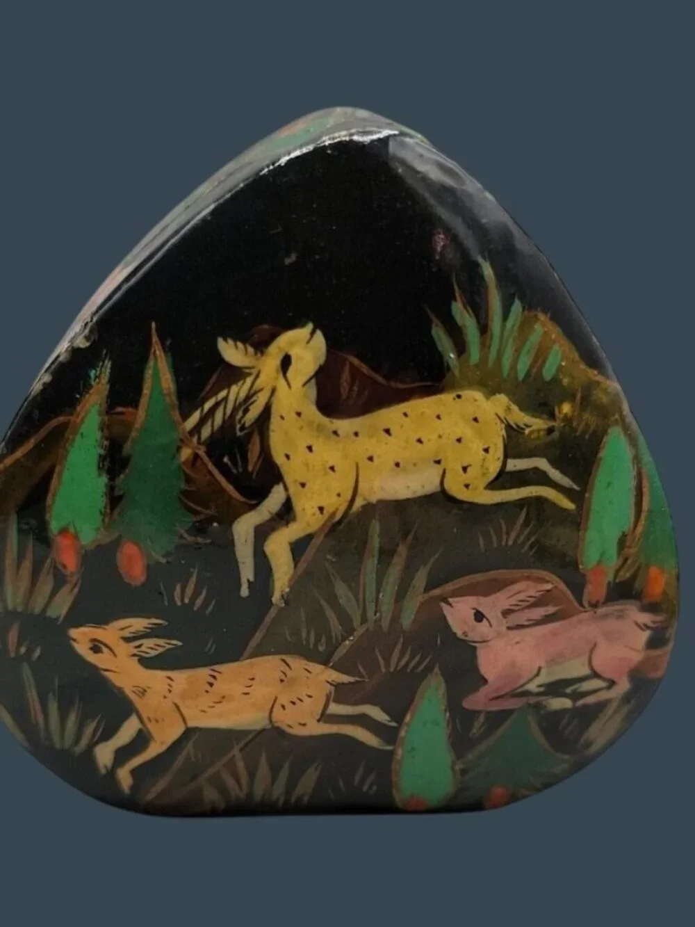 Vintage Kashmiri Heart-Shaped Papier Mache Box Hunter Jungle Motif 3